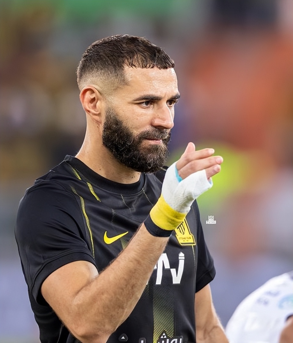 德布劳内再度上演帽子戏法，本泽马后防线成筛子！的简单介绍-乐动体育入口