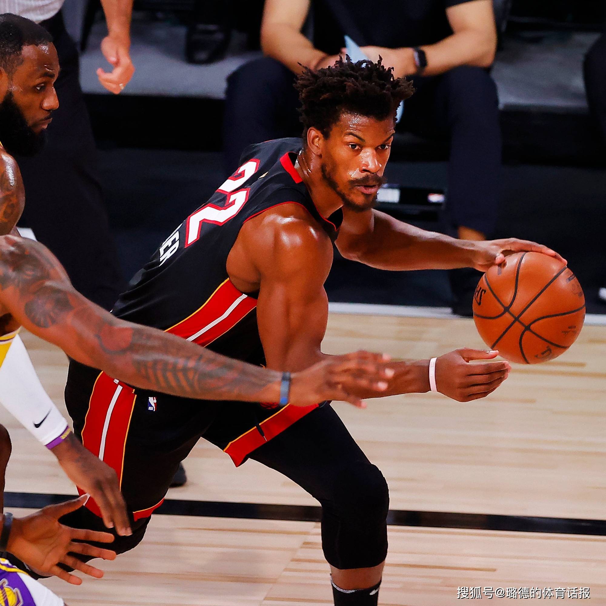  浓眉哥巅峰对决，巴特勒与30激战G2分钟，绝杀胜负难料！-乐动体育官方网址